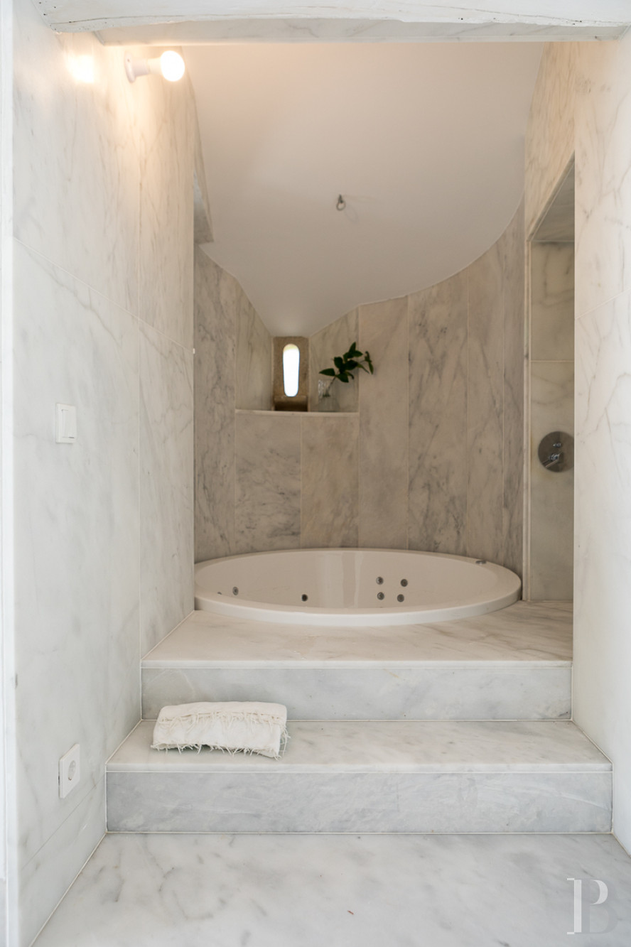 A proximité de Lisbonne, à l’entrée du parc naturel de Sintra-Cascais, une maison de village avec jardin, terrasses et patios - photo  n°22